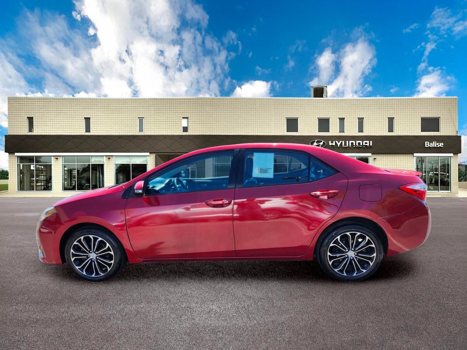 2016 Toyota Corolla — detail view
