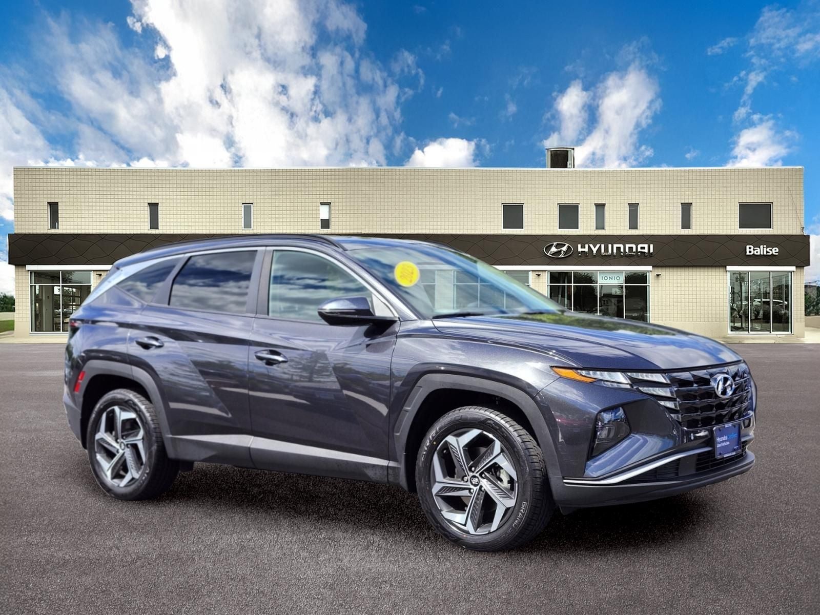 2023 Hyundai TUCSON SEL in Portofino Gray — front three-quarter view
